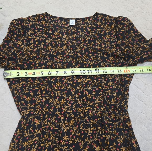 Old Navy Black, Gold, and Red Faux Wrap Ruffle Skirt Midi-Dress, Small - Picture 3 of 10